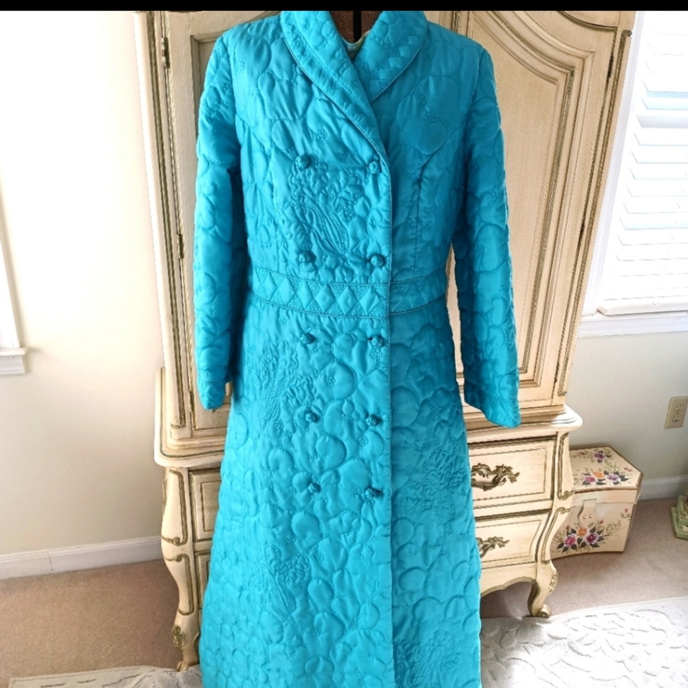 NOS, VTG 1950S CHARLES & CO." MADE IN HONG KONG TURQUOISE TRAPUNTO QUITED ROBE ! - Picture 2 of 16